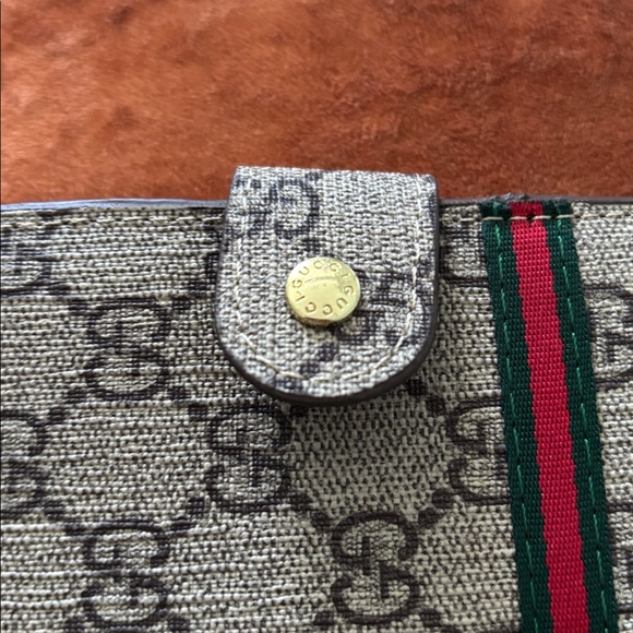 *Fashion Beige Monogram Card Holder with Red and Green Accent - Picture 5 of 11